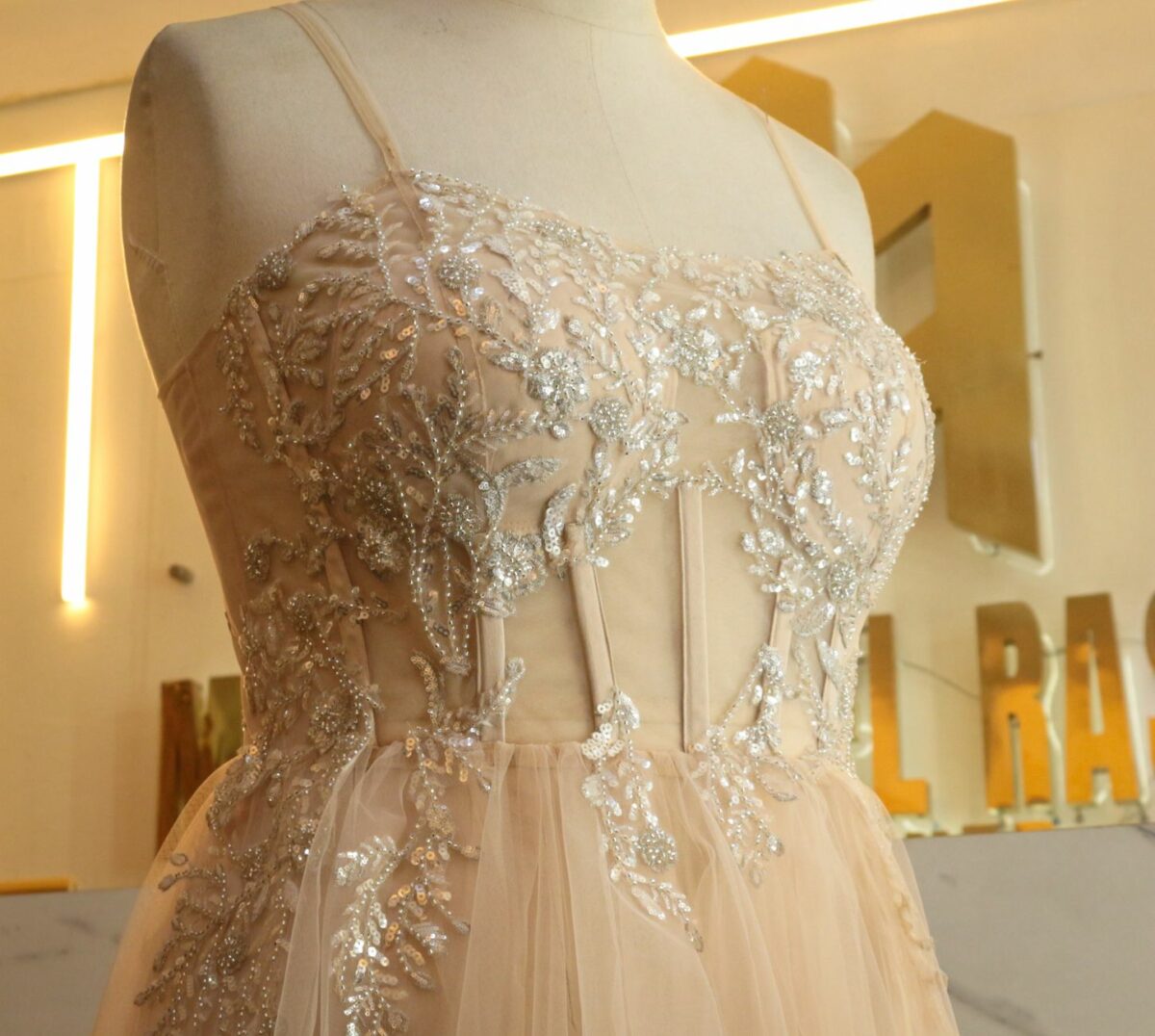 H&M x Elie Saab : la collaboration arrive en boutique le 22 octobre